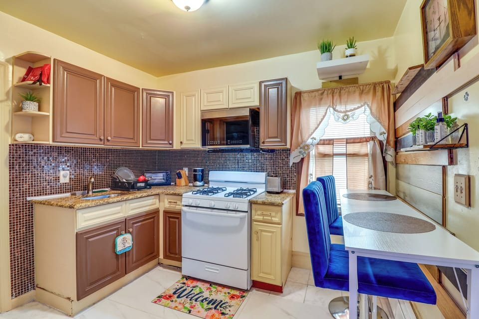 Kitchen | Dining Area | Dishware & Flatware