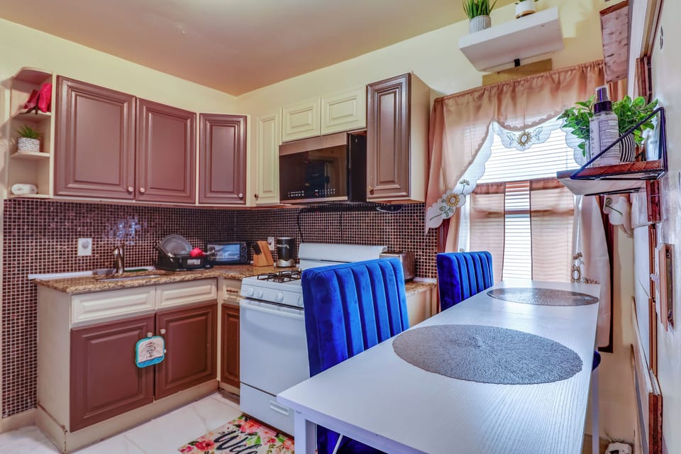 Kitchen | Dining Area | Keurig