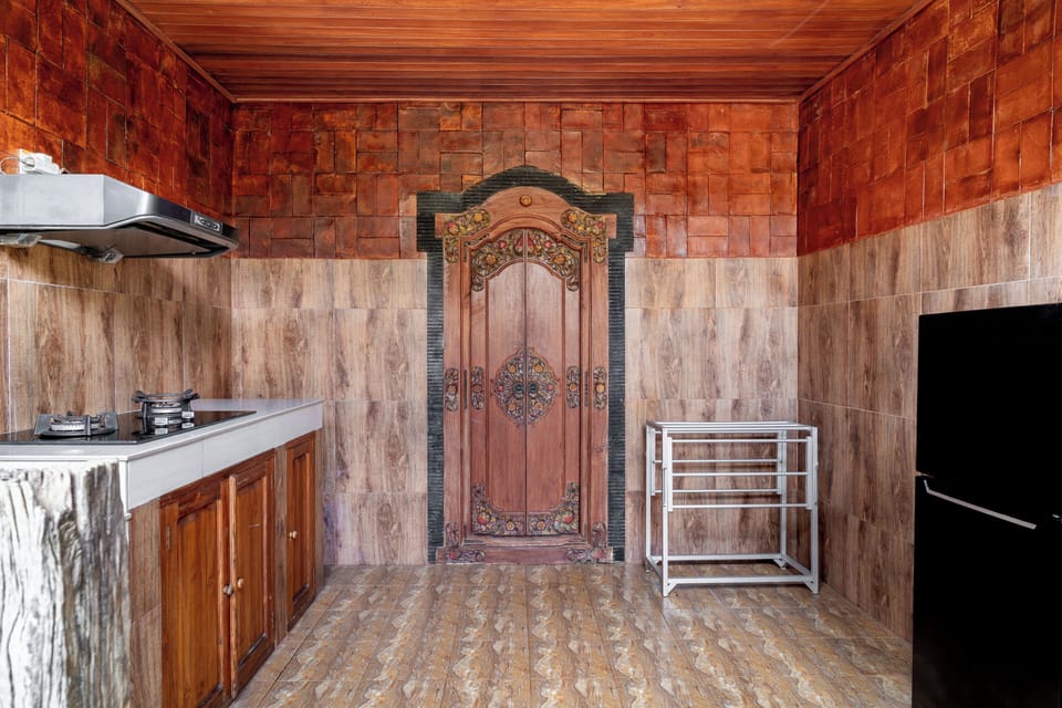 Traditional Villa, 1 Bedroom, Private Pool | Private kitchen | Stovetop, electric kettle, dining tables