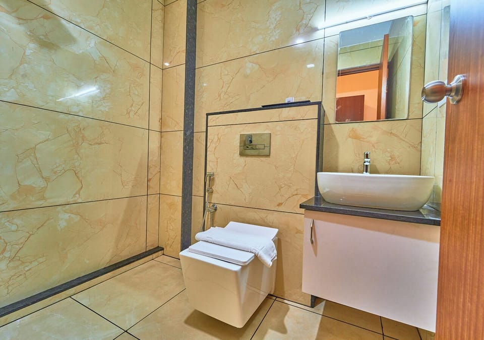 Premium Room, Balcony, Garden View | Bathroom