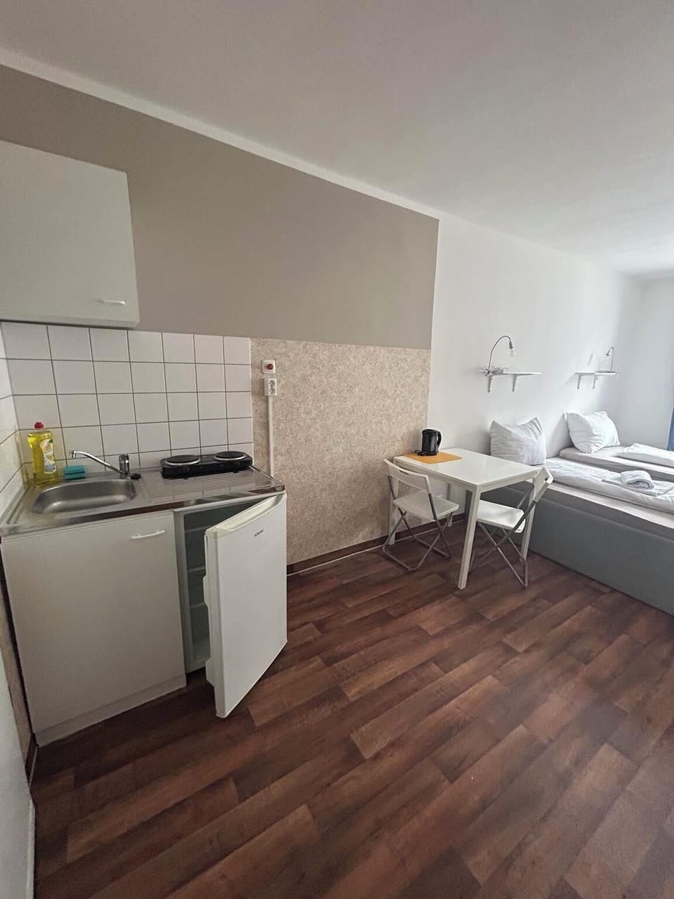 Twin Room | Individually furnished, iron/ironing board, free WiFi, bed sheets