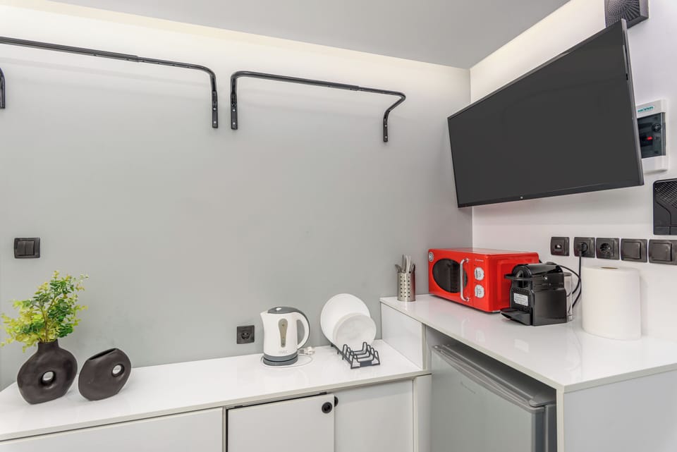 Studio, 1 Double Bed, Microwave, City View | Microwave