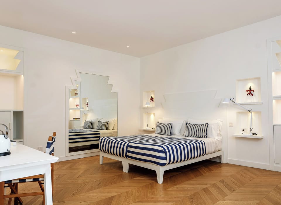 Deluxe Townhome | In-room safe, desk, free WiFi
