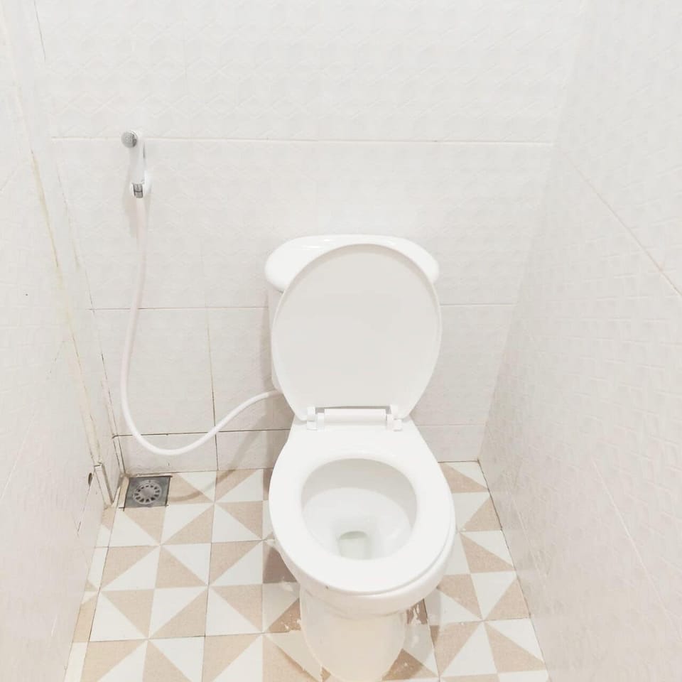 Standard Double Room | Bathroom | Shower, free toiletries, towels, soap