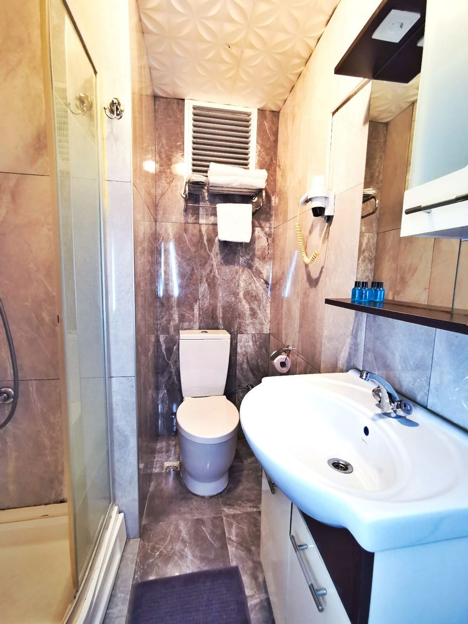 Standard Double Room | Bathroom