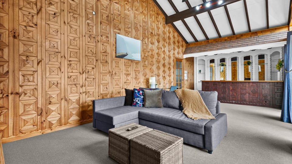 upstairs bar room with double sofa bed 