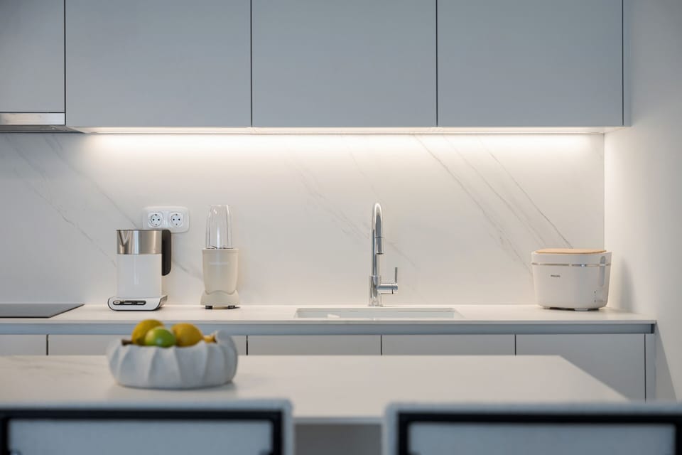 Deluxe Apartment, Balcony, City View | Private kitchen | Full-size fridge, microwave, oven, stovetop