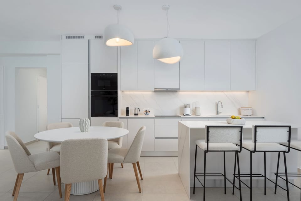 Deluxe Apartment, Balcony, City View | Private kitchen | Full-size fridge, microwave, oven, stovetop