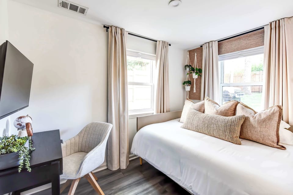 Relax in comfort: This bright bedroom features a plush white full size bed with premium 
memory foam mattress, smart TV, dedicated workspace, and large windows for plenty of 
natural light.