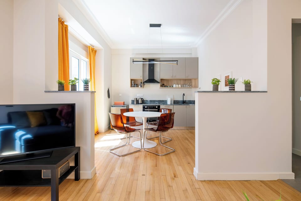Apartment, 2 Bedrooms, Balcony, City View | In-room dining