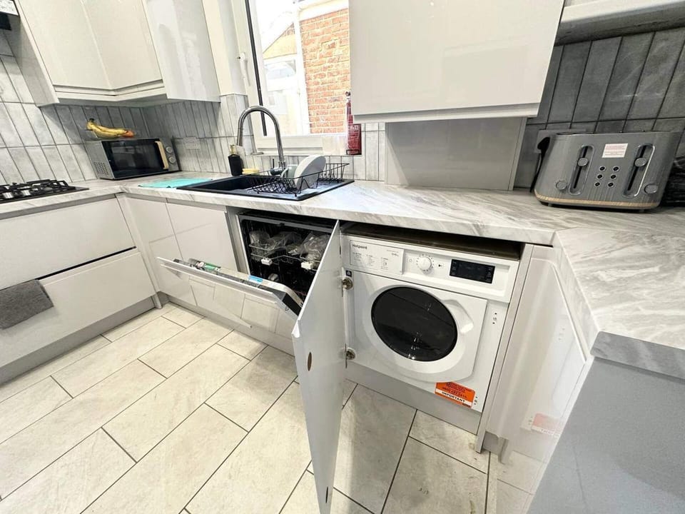 Fridge, microwave, oven, dishwasher