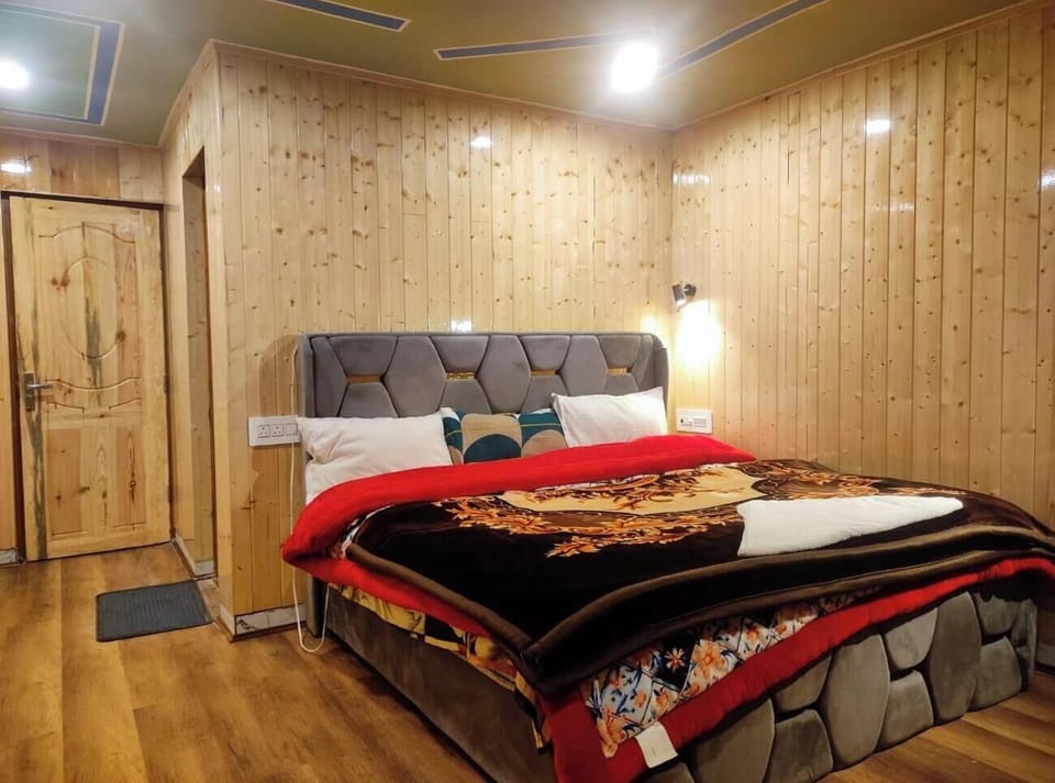 Classic Double Room, Mountain View | Free WiFi, bed sheets