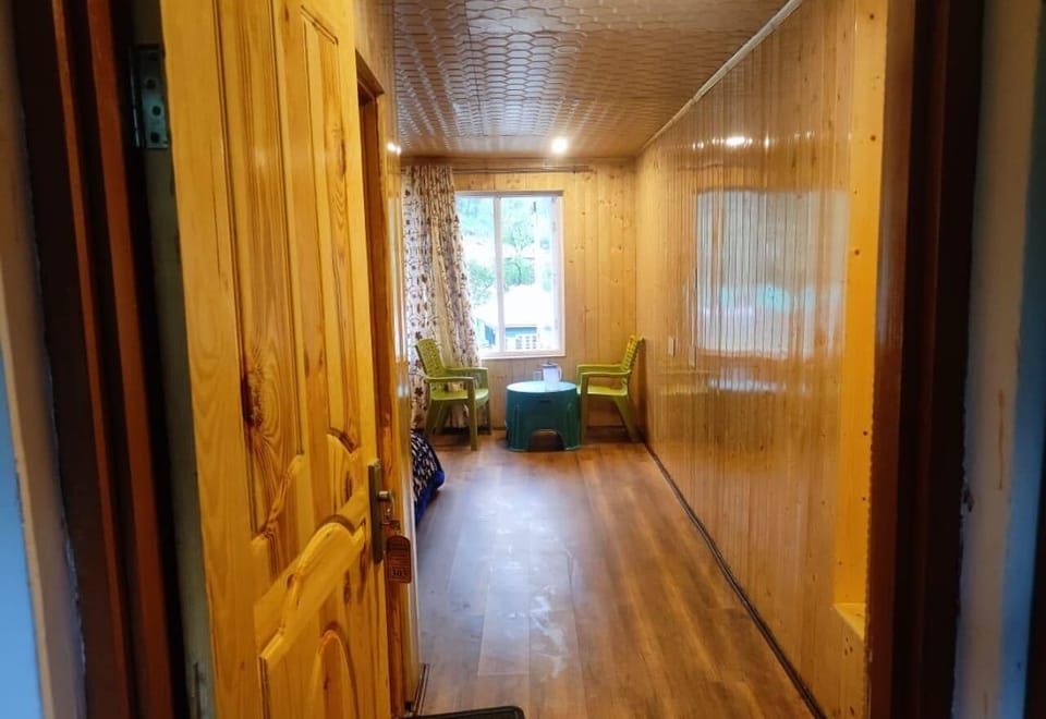 Classic Double Room, Mountain View | Living area