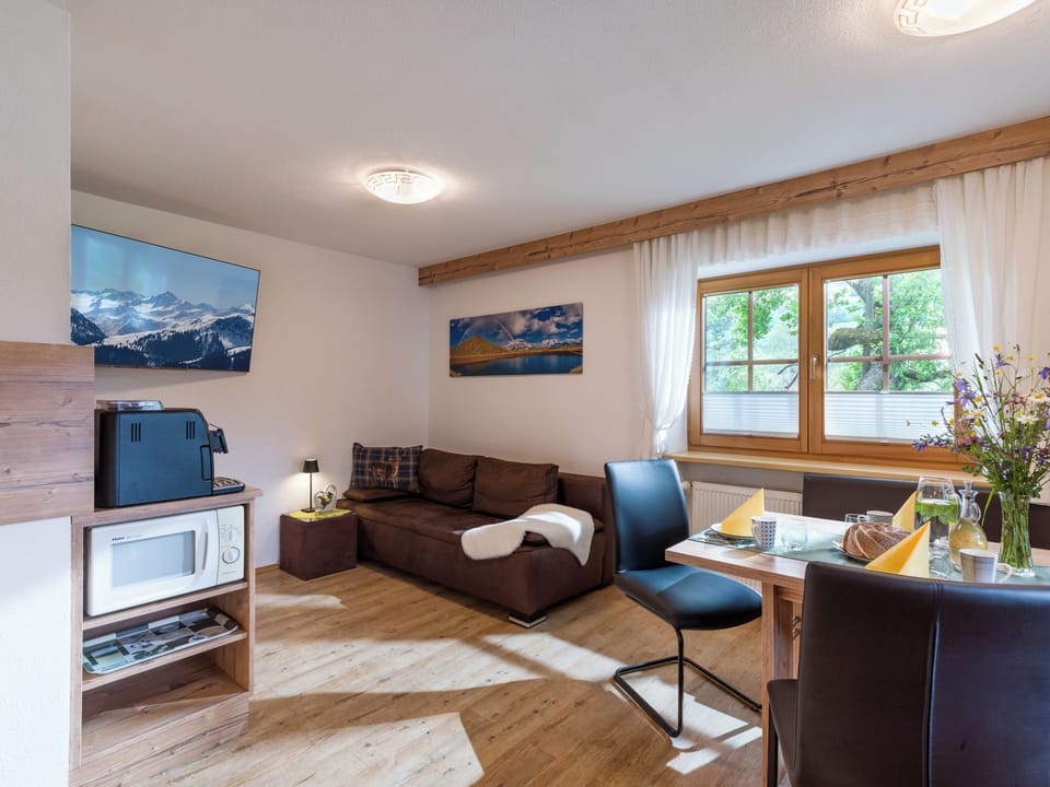 Comfort Apartment, 3 Bedrooms, Mountain View | Living area | 50-inch flat-screen TV with cable channels