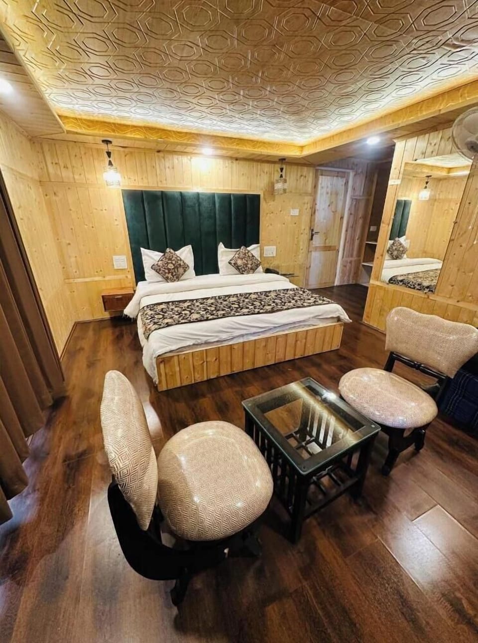 Classic Double Room, Balcony, Mountain View | Free WiFi, bed sheets