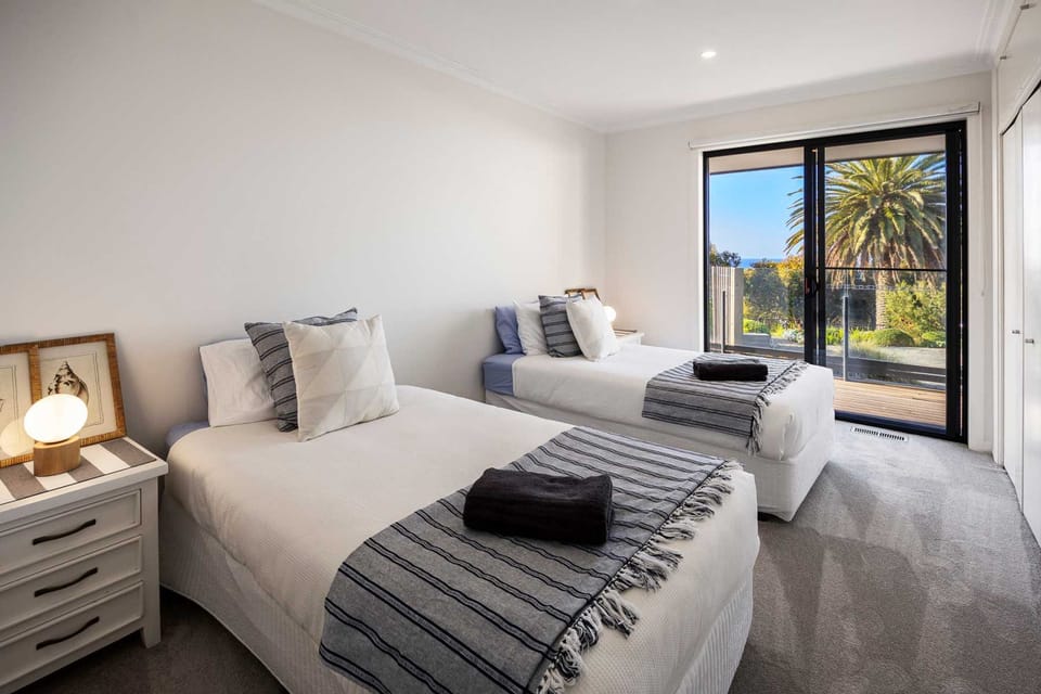 House | 6 bedrooms, desk, high-speed internet