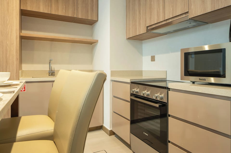 Apartment, Balcony, Lake View | Private kitchen