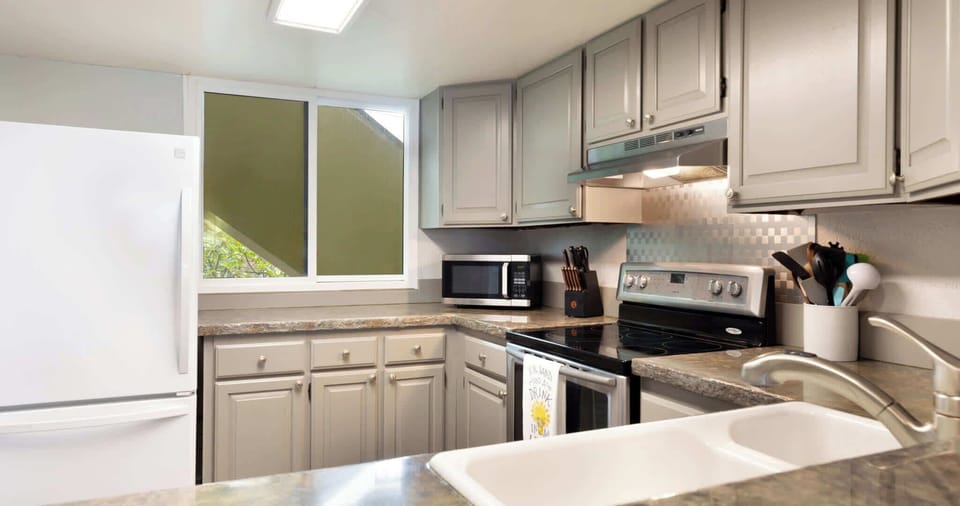 Condo, Multiple Beds, Balcony, Pool View (WSV 117) | Private kitchen | Fridge, microwave, oven, stovetop