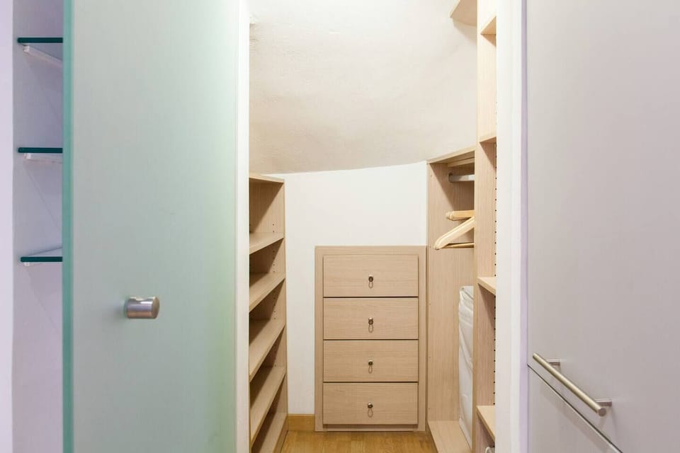 Walk-in closet