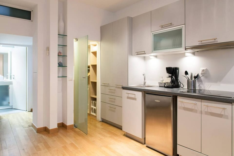 Kitchen &amp; walk-in closet