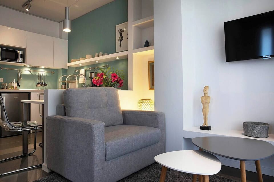 Living area &amp; kitchenette