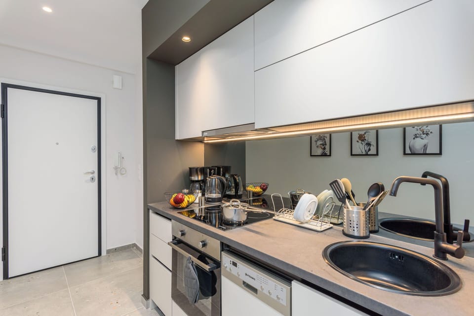 Apartment, 2 Bedrooms, Kitchen, City View | Private kitchen | Full-size fridge, microwave, oven, stovetop