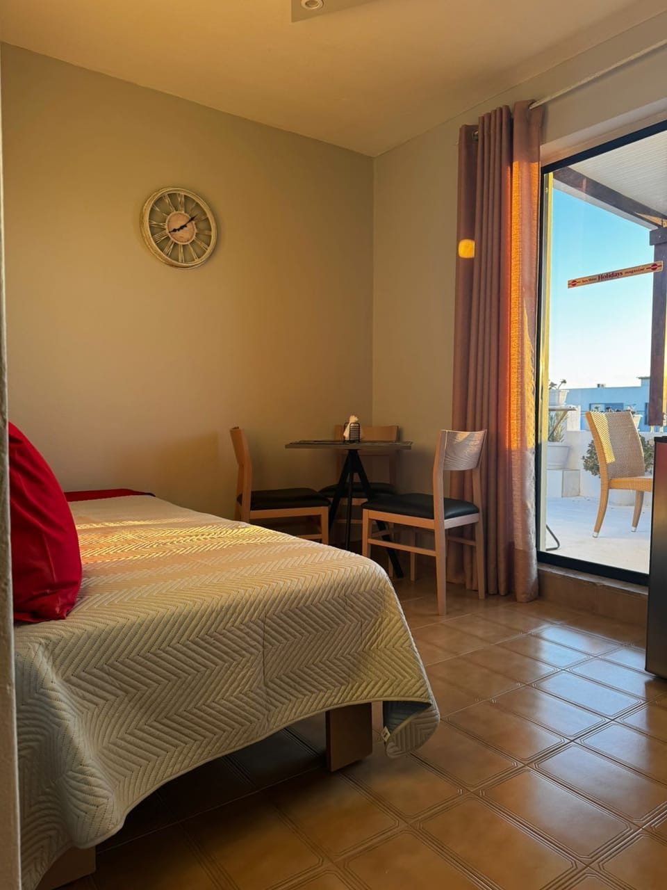 Panoramic Triple Room, Balcony, Mountain View | Living area | TV