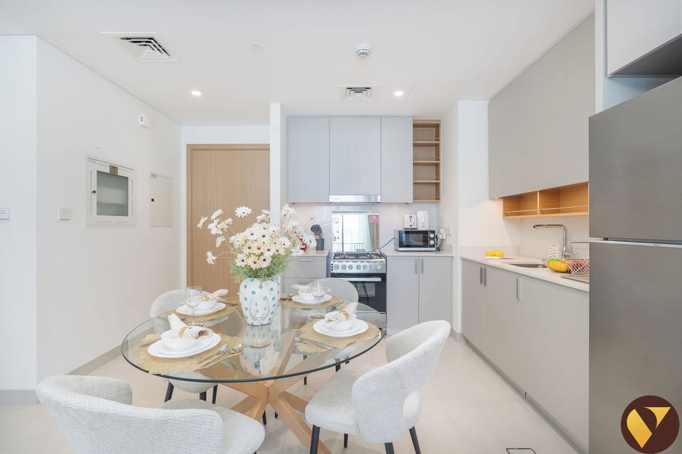 Luxury Apartment, Balcony, City View | Private kitchen | Microwave, oven, stovetop, electric kettle