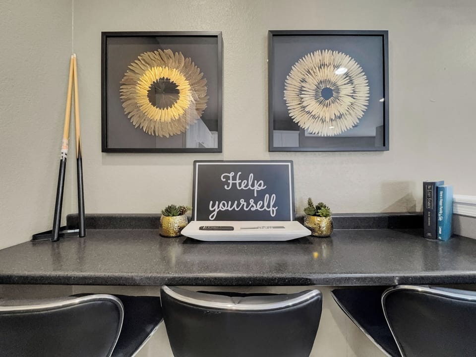 House, Multiple Beds, Pool Access, Pool View (Wilson Tempe) | 5 bedrooms, individually decorated, individually furnished, bed sheets