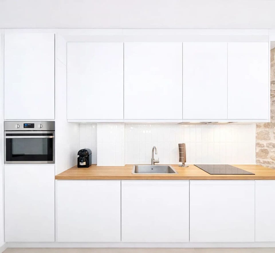 Premium Studio, Courtyard View | Private kitchen | Espresso maker, electric kettle, toaster, freezer