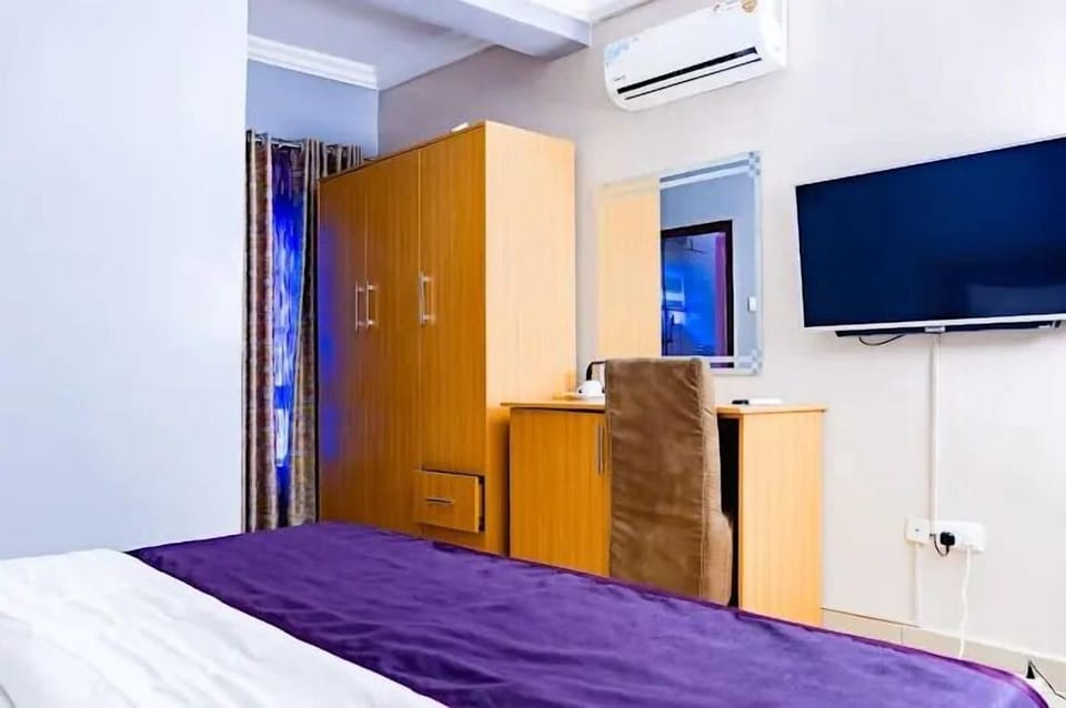 Junior Room, Balcony, City View | Desk, laptop workspace, soundproofing, free WiFi