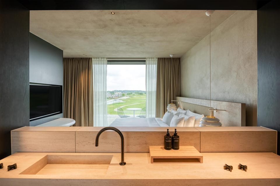 Junior Suite | Minibar, in-room safe, desk, soundproofing