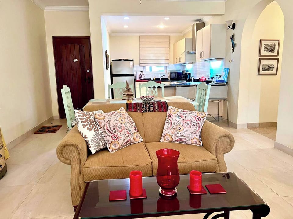 Apartment, 2 Bedrooms, Balcony, Garden View | Living room