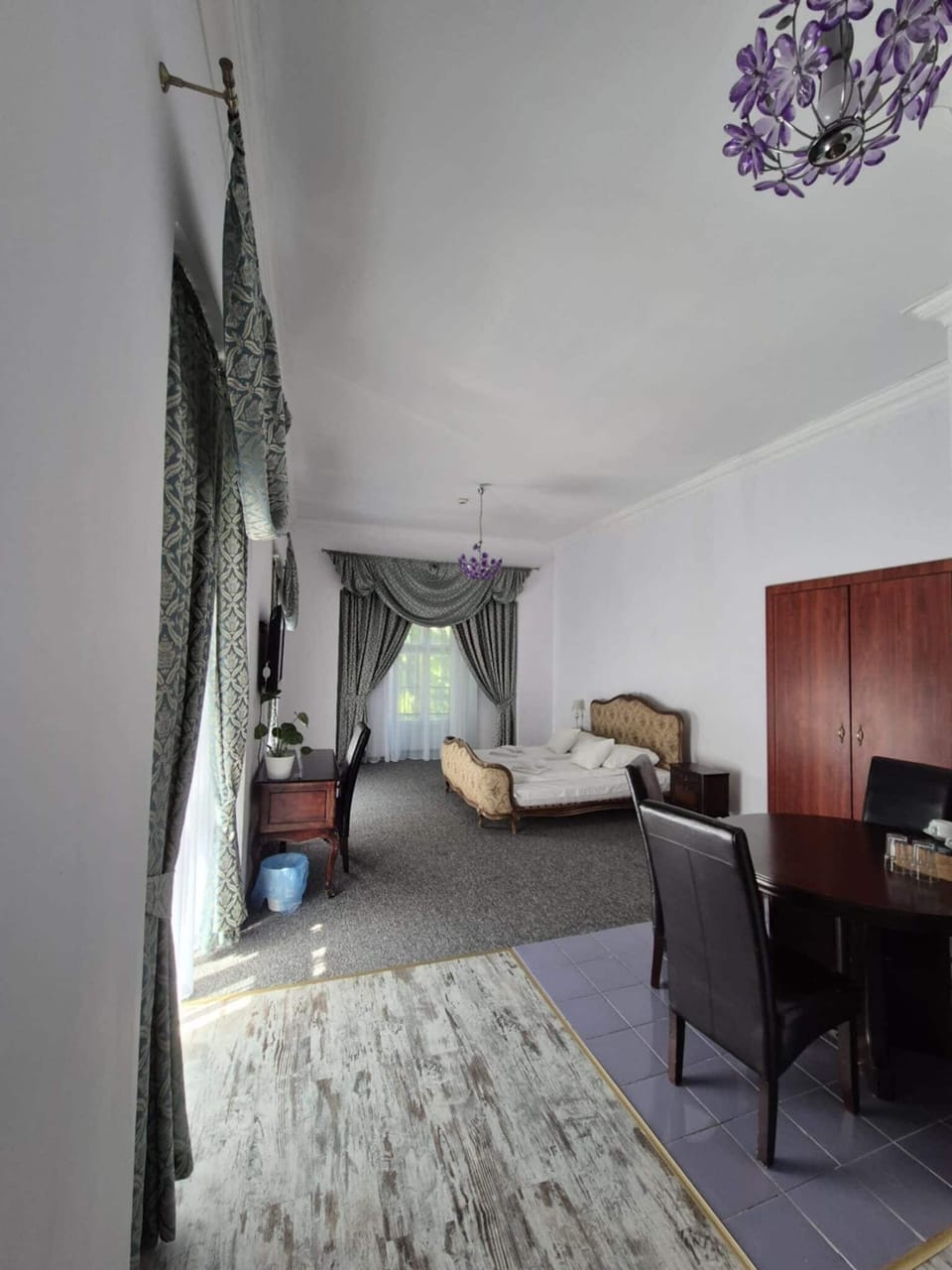 Superior Studio Suite | Hypo-allergenic bedding, desk, laptop workspace, free WiFi