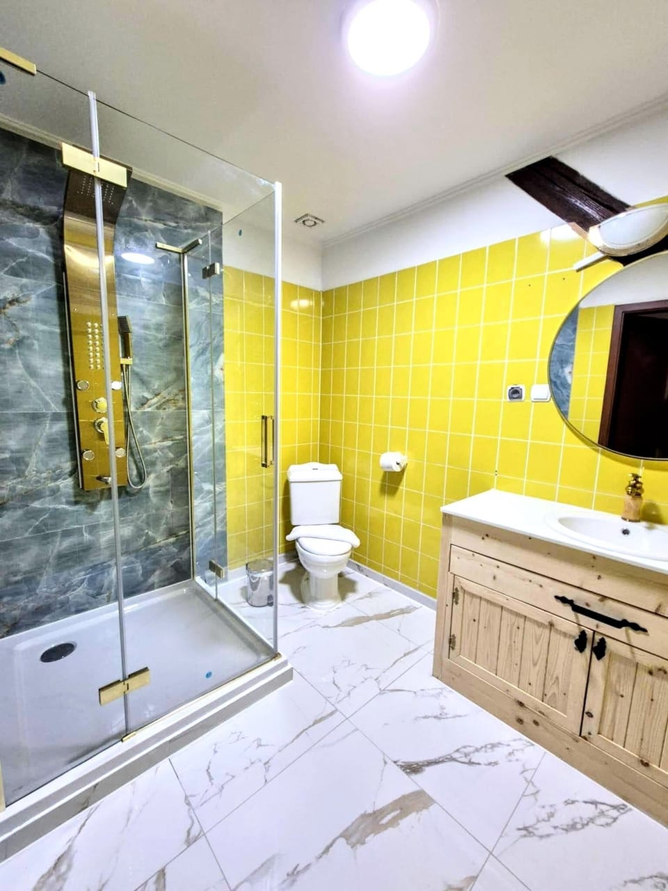 Classic Room, Multiple Beds, Refrigerator, Mountainside | Bathroom | Free toiletries, hair dryer, towels, soap