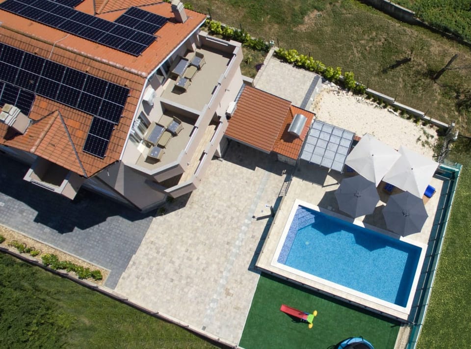 House (Five Bedroom Holiday Home) | Exterior