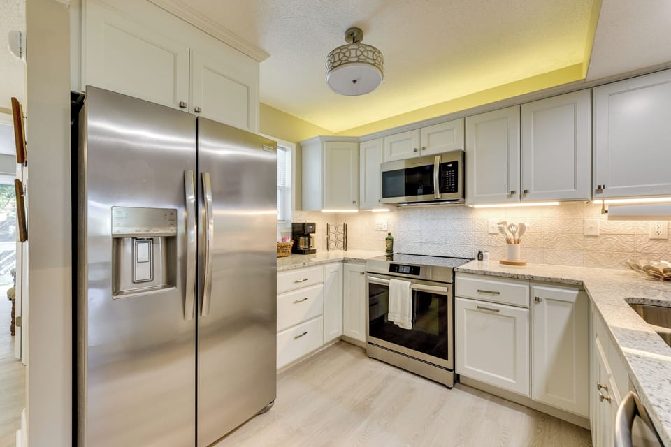 Kitchen | Blender | Toaster | Spices | 1st Floor
