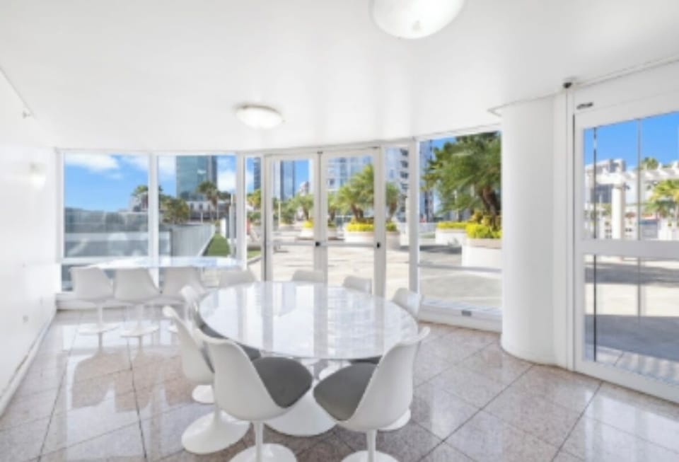 Meeting or party room