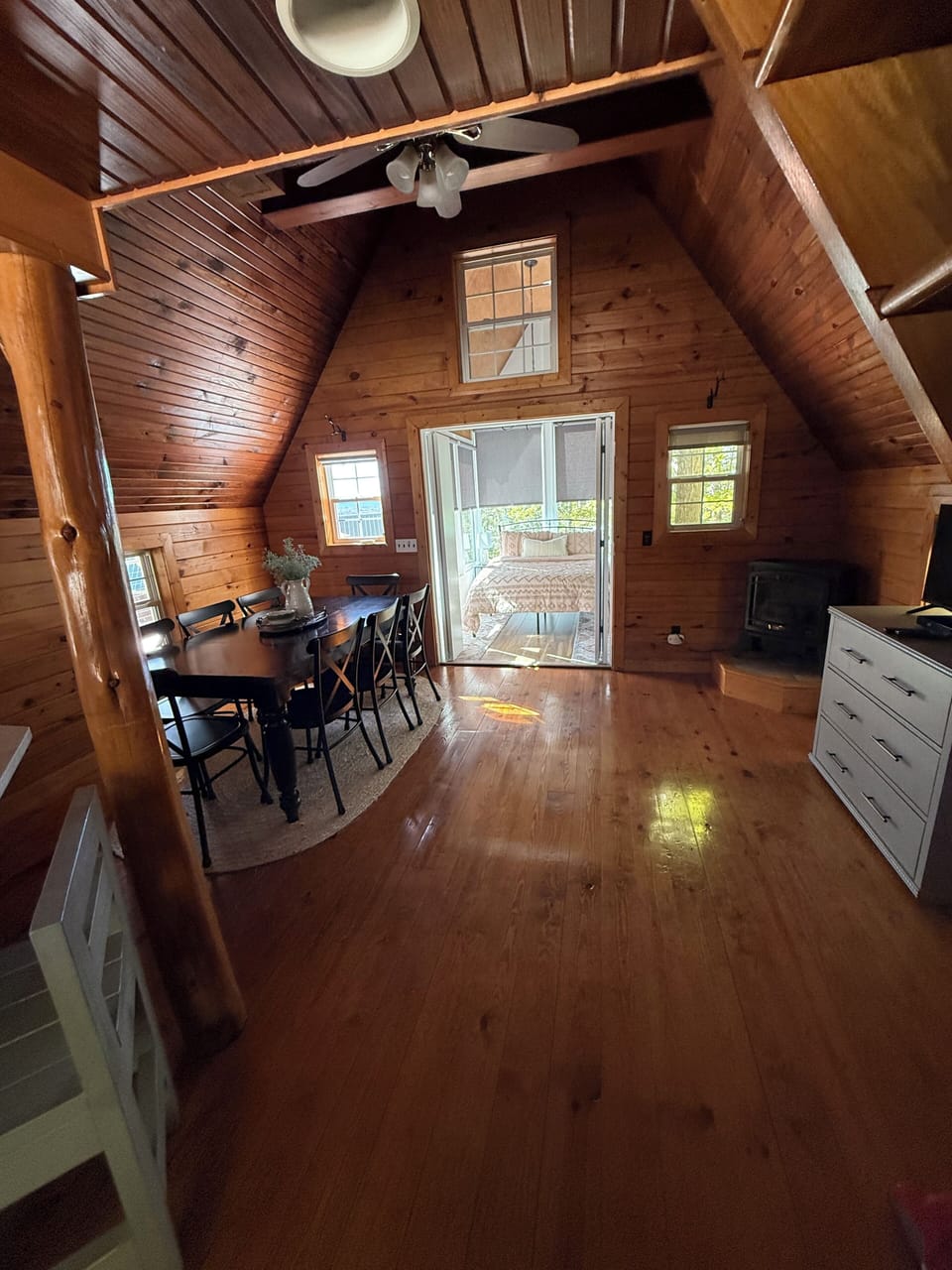 Dining area off kitchenette