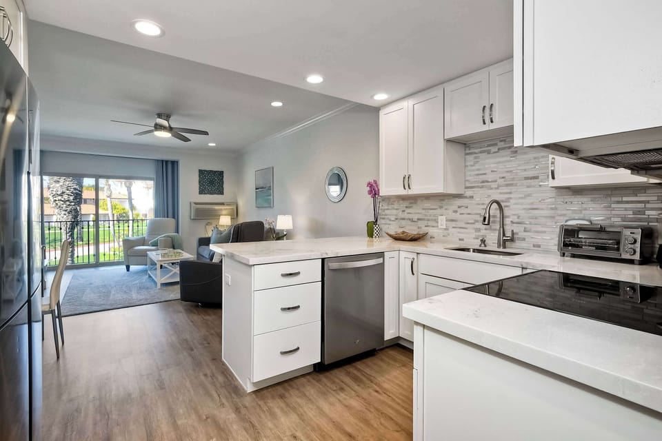 Condo, Multiple Beds, Balcony, Garden View (La Costa Gem) | Private kitchen | Fridge, microwave, oven, stovetop