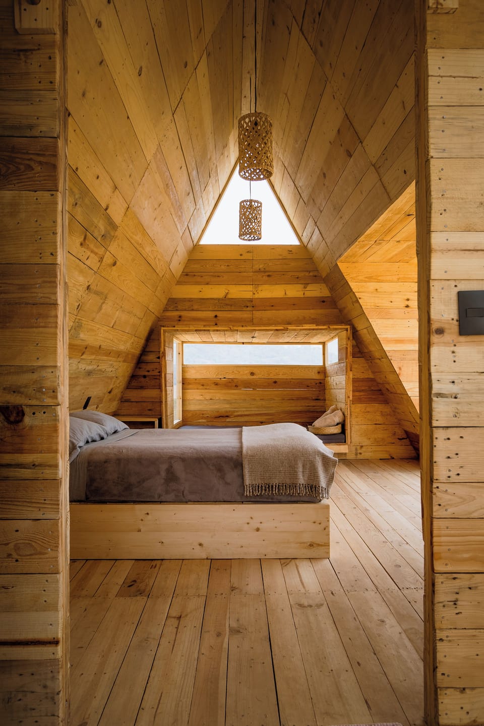 Family Cabin | Down comforters, bed sheets