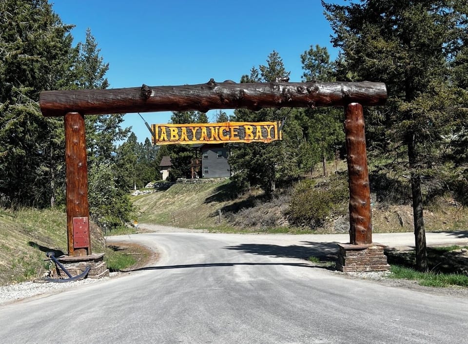 Entrance to marina 2 min drive.