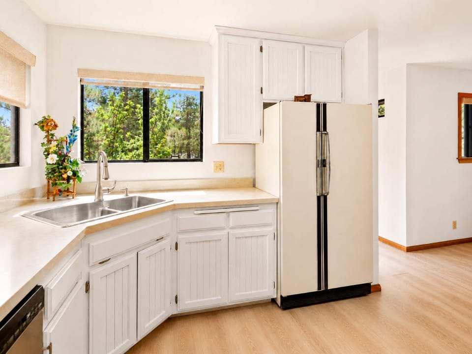 Electric kettle, toaster