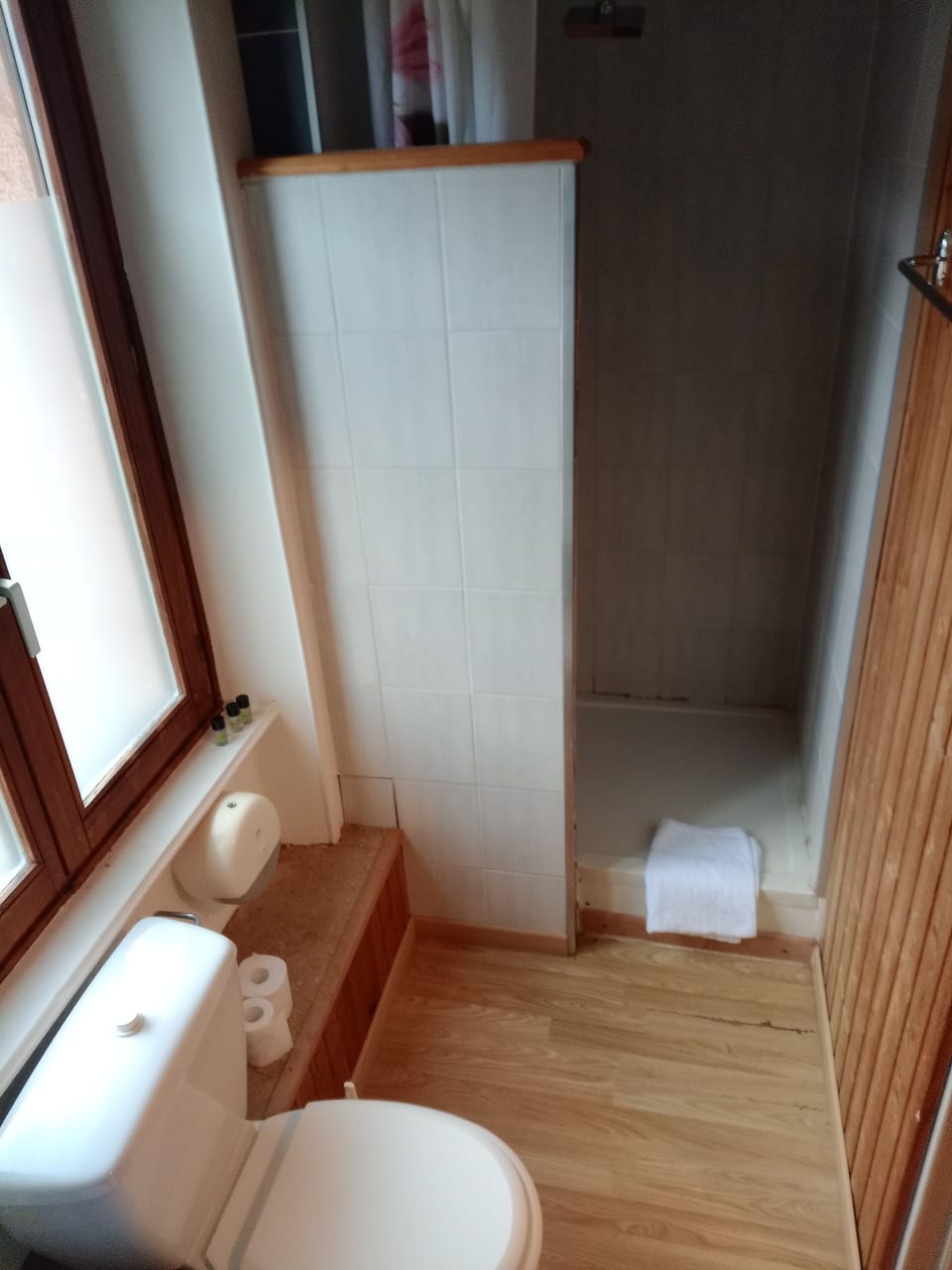 Family Triple Room | Bathroom | Hair dryer, towels, soap, shampoo