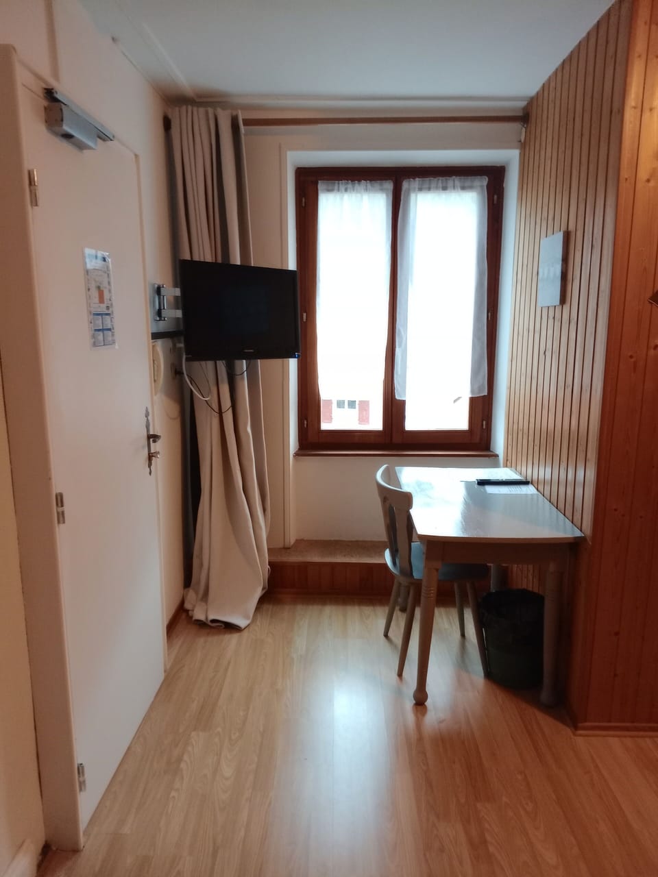 Family Triple Room | Desk, free WiFi