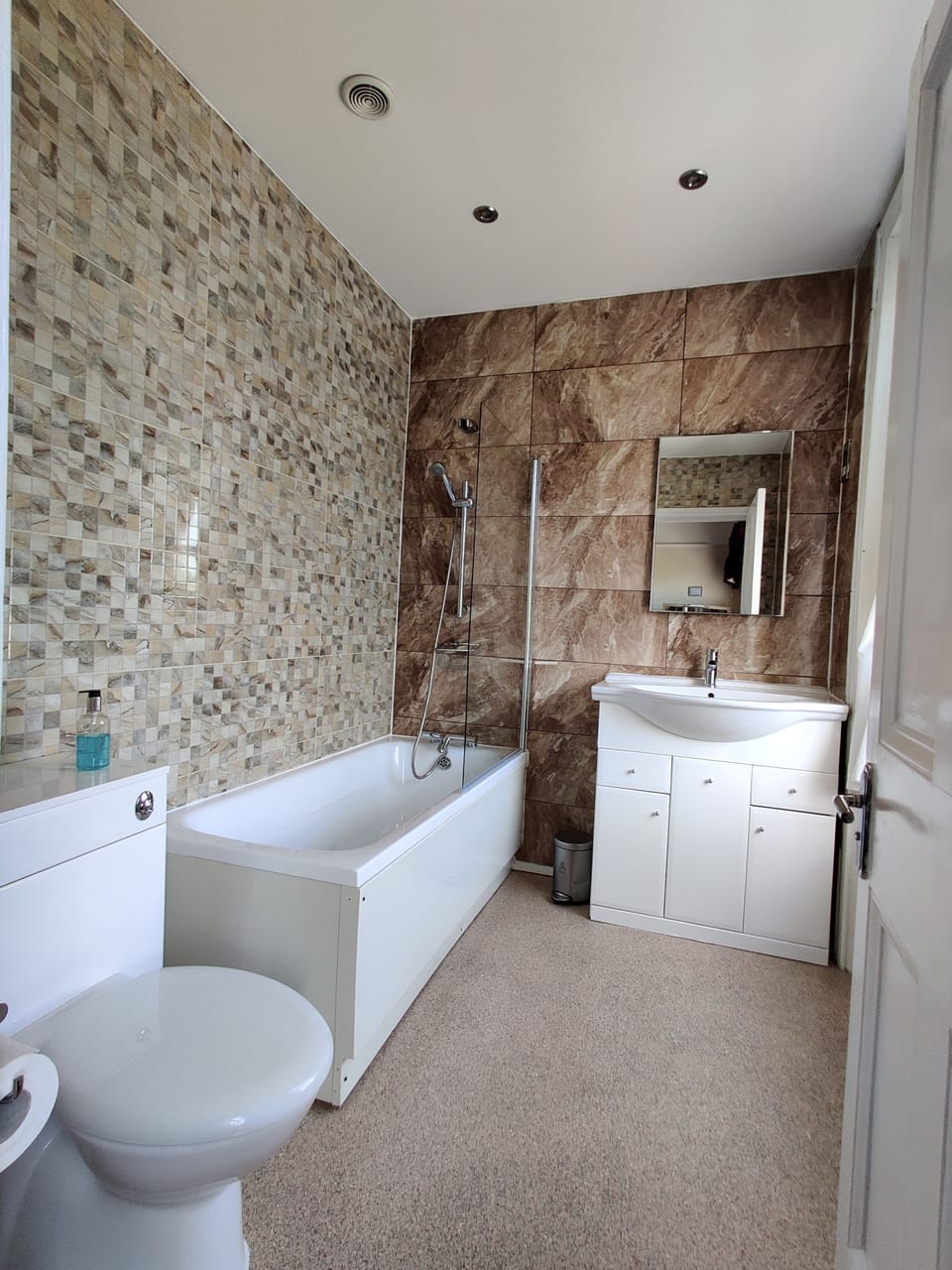 Deluxe Double Room, Private Bathroom | Bathroom