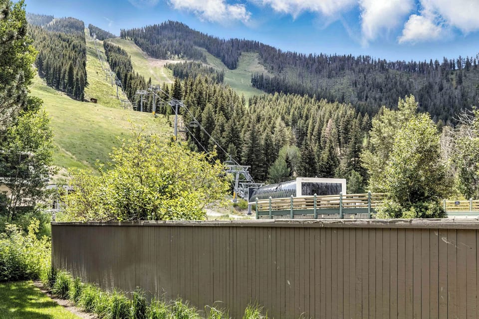 Right Next to the Lift!!