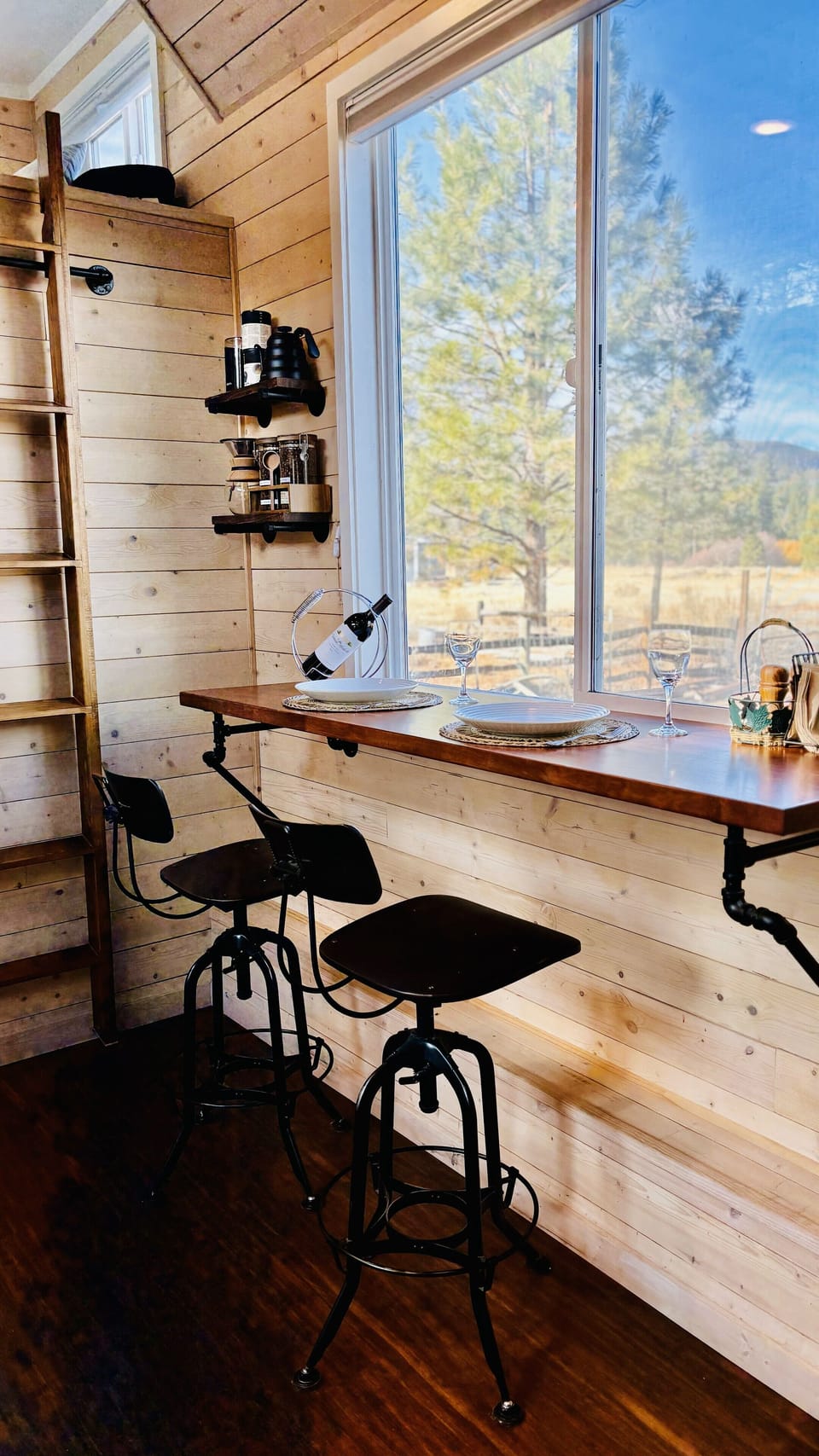 Enjoy gourmet dinner while enjoying the view. 
