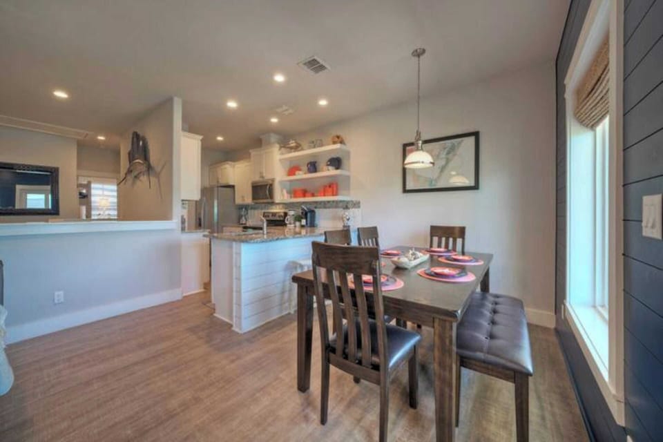 House (6 Bedrooms) | Interior