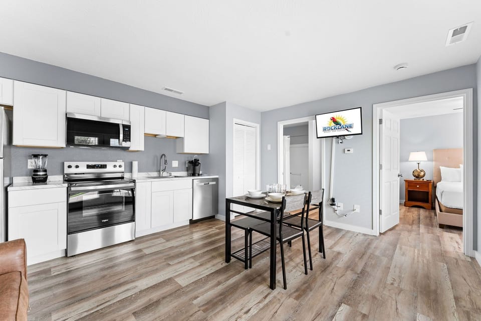 Kitchen / Dining Space